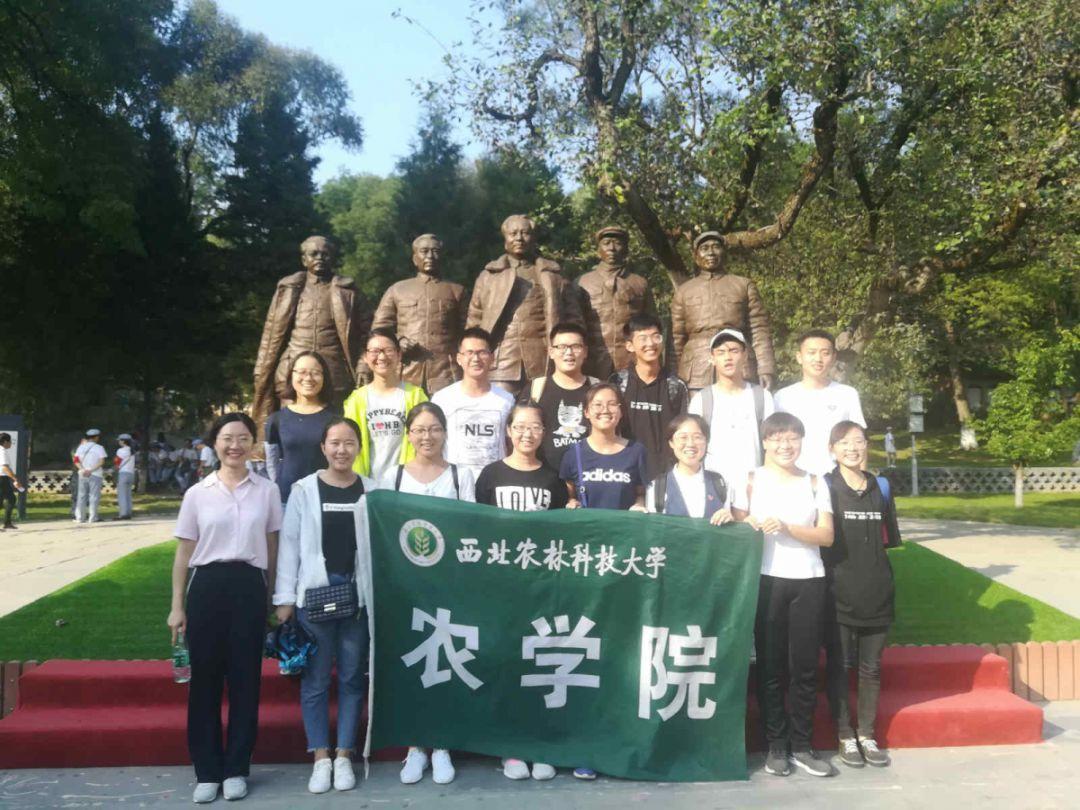 湖北英山县温泉镇陵园社区被命名为2023年全国示范性老年友好型社区
